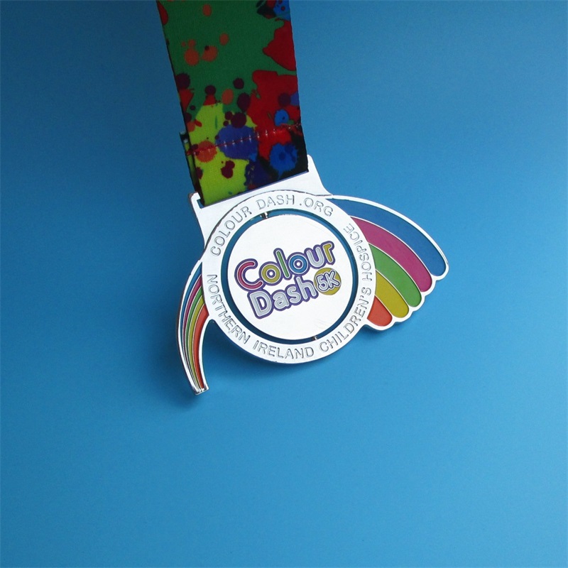 Geplaatste glanzende zilveren regenboog kleur vulspin medaille