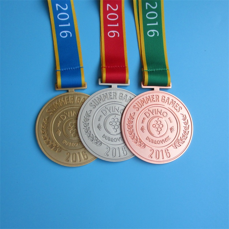 Custom Logo Award Medals met lint vergulde gouden zilveren bronzen fietsen Running Marathon Metal Sports Metal Medals